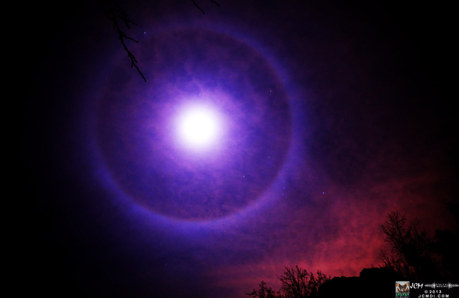 A moon ring filmed with a Canon 5D Mk2